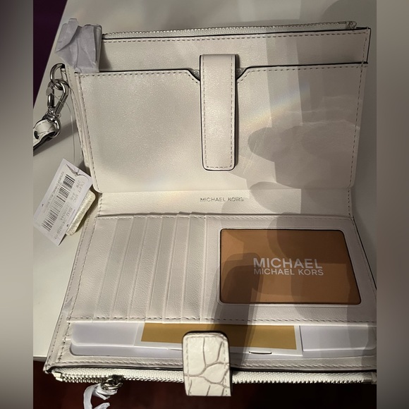 Michael Kors Wristlet Bag Wallet (Crocodile Embossed Leather) - Picture 2 of 3